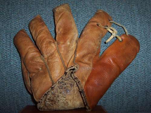 Wilson 692 Softball Glove Back